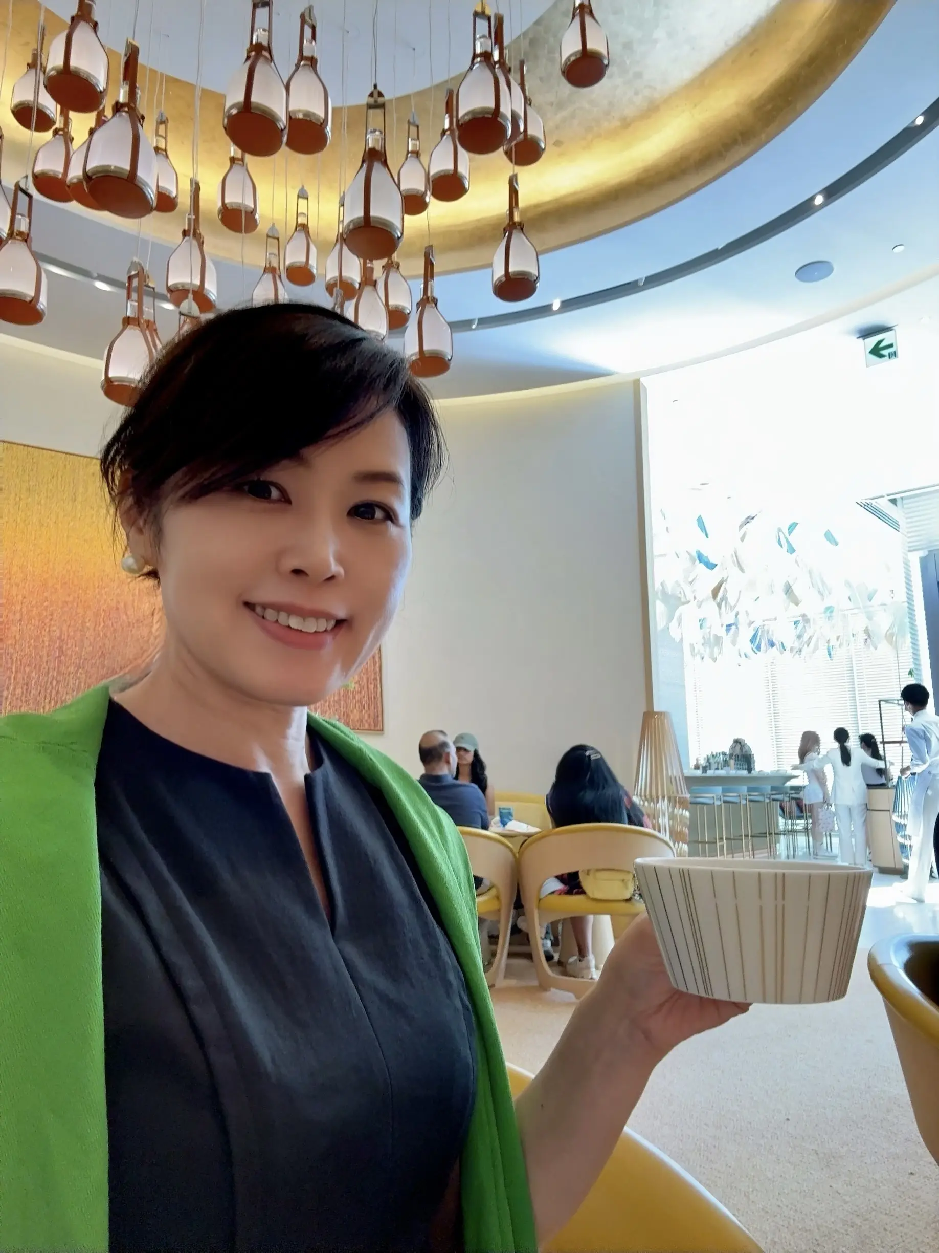 LE CAFE V