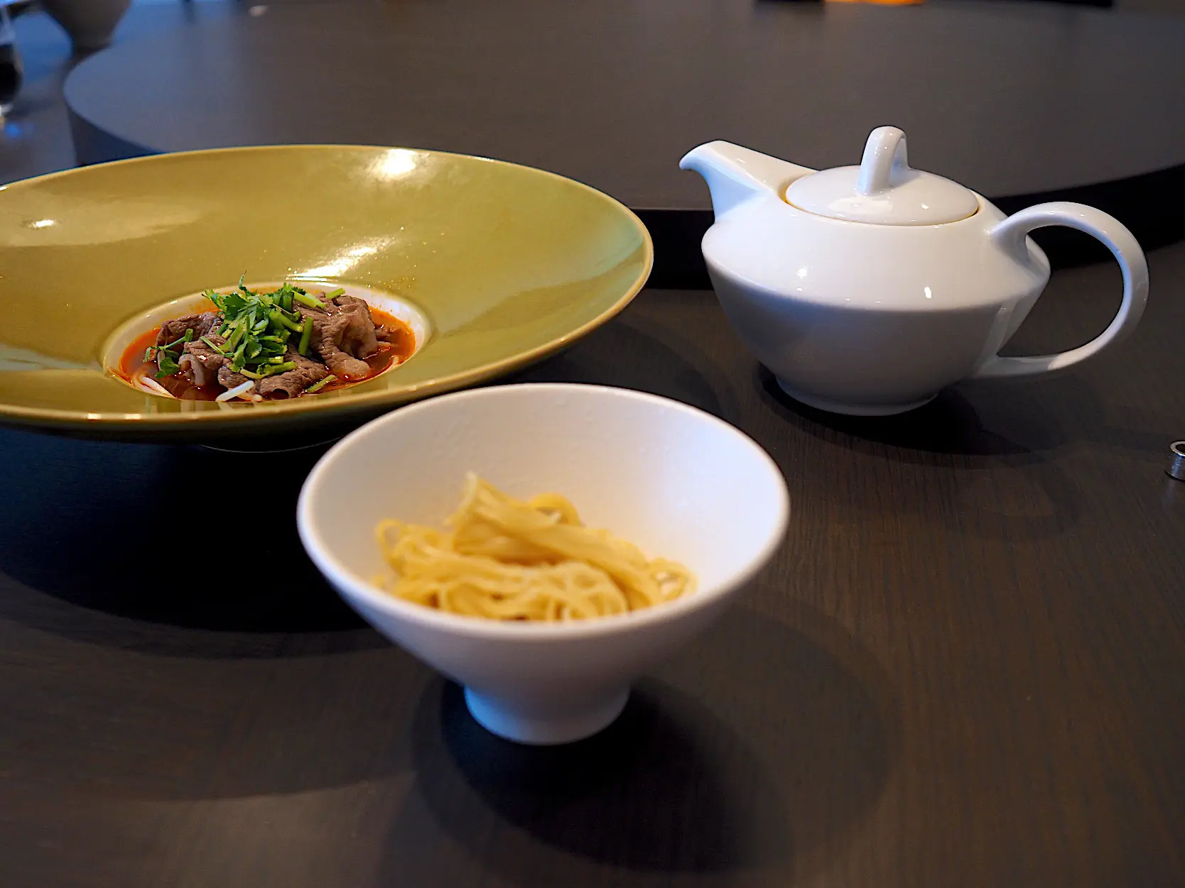 「長野県平屋町ひらやの輝跡」の湯引き　四川風麻辣スープをポットで