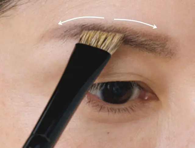 松ヶ崎由紀子さん（エクラ 華組）の美眉メソッド　中央からのせると 立体感アップ