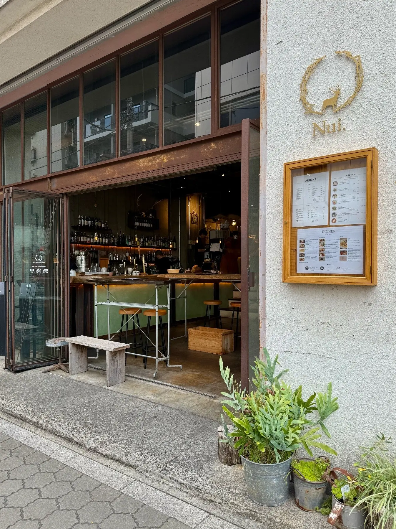Nui. HOSTEL &amp; BAR LOUNGE　蔵前カフェ　入り口写真