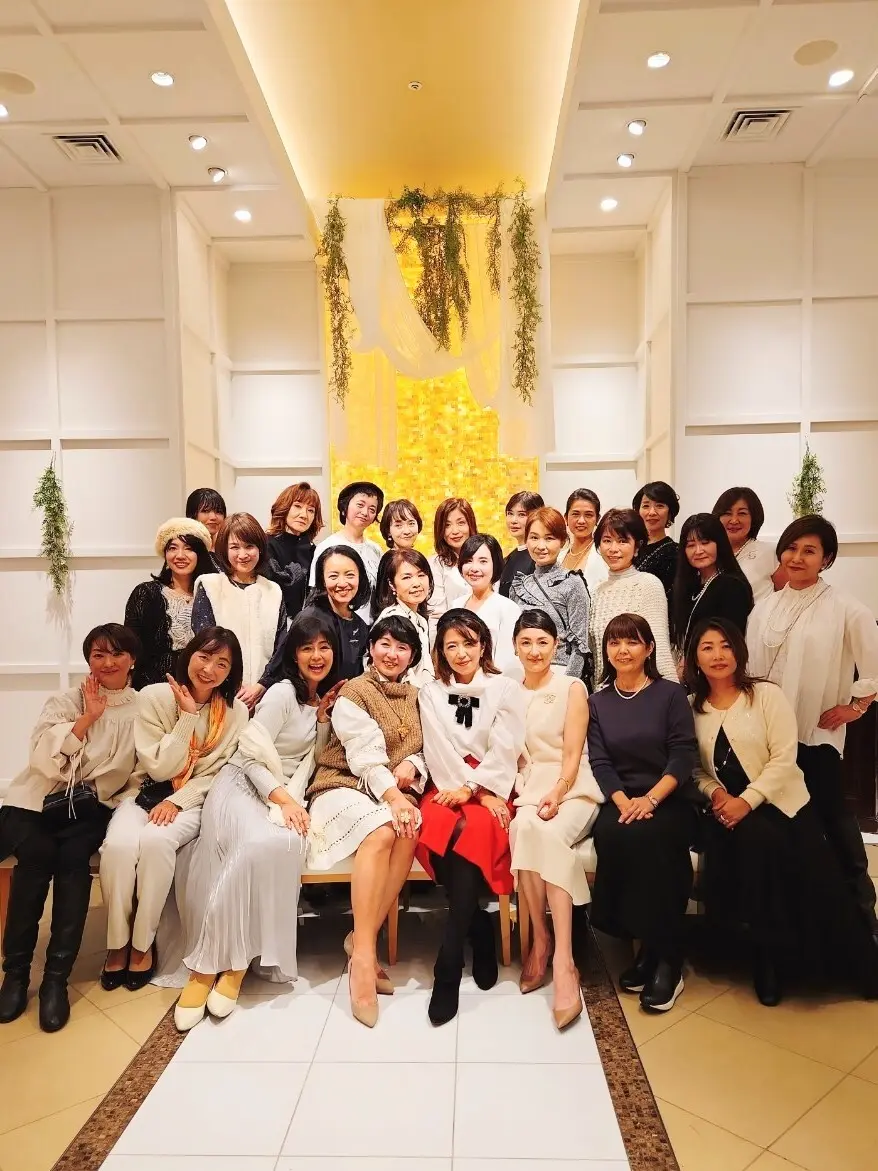 冬、パーティーファッション、パーティーコーデ、赤ワンピース、夜会、ソワレドゥエクラ、40代ファッション