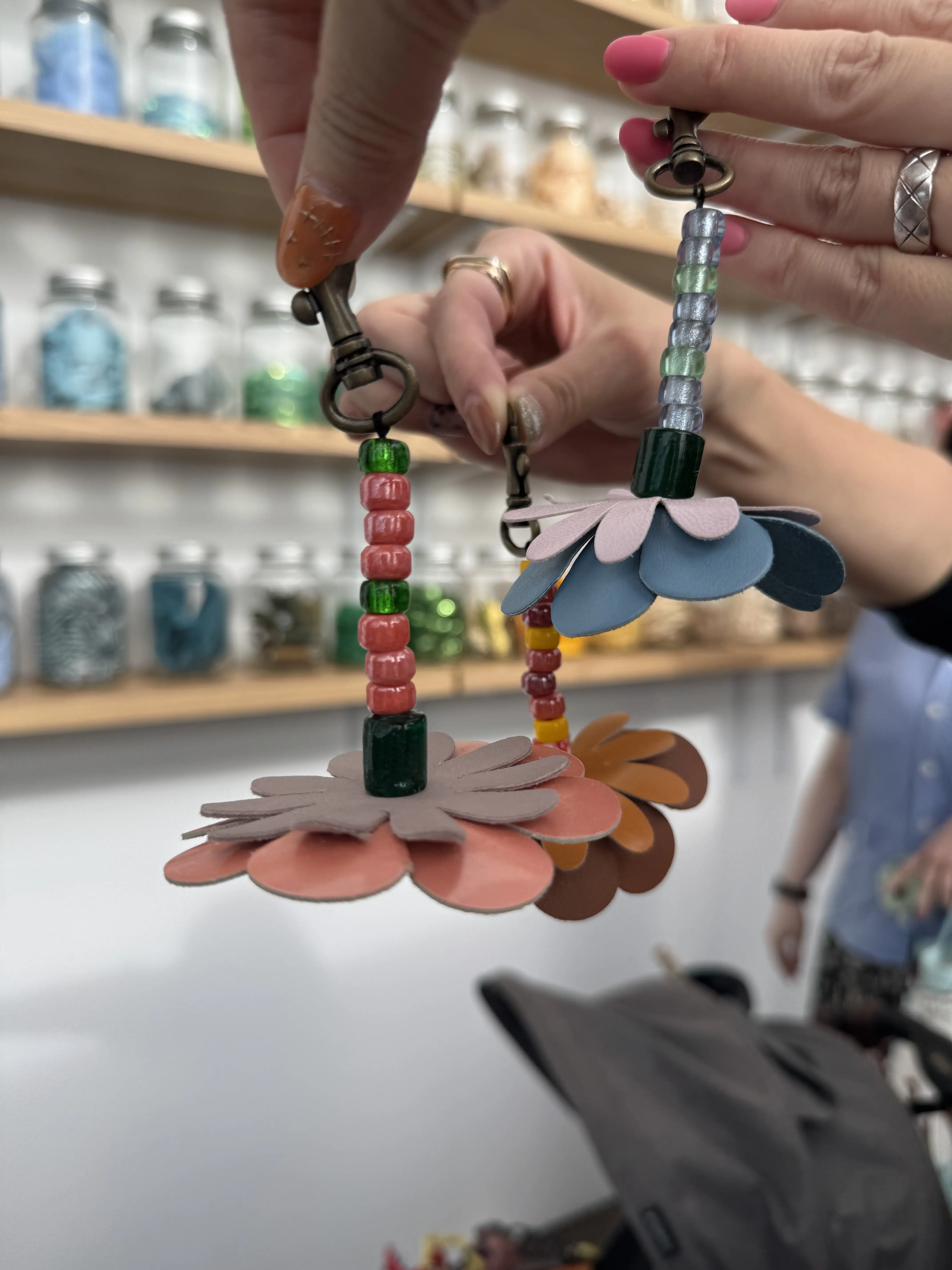 ツイードを軽やかに着る秋の展覧会コーデ _1_5-2