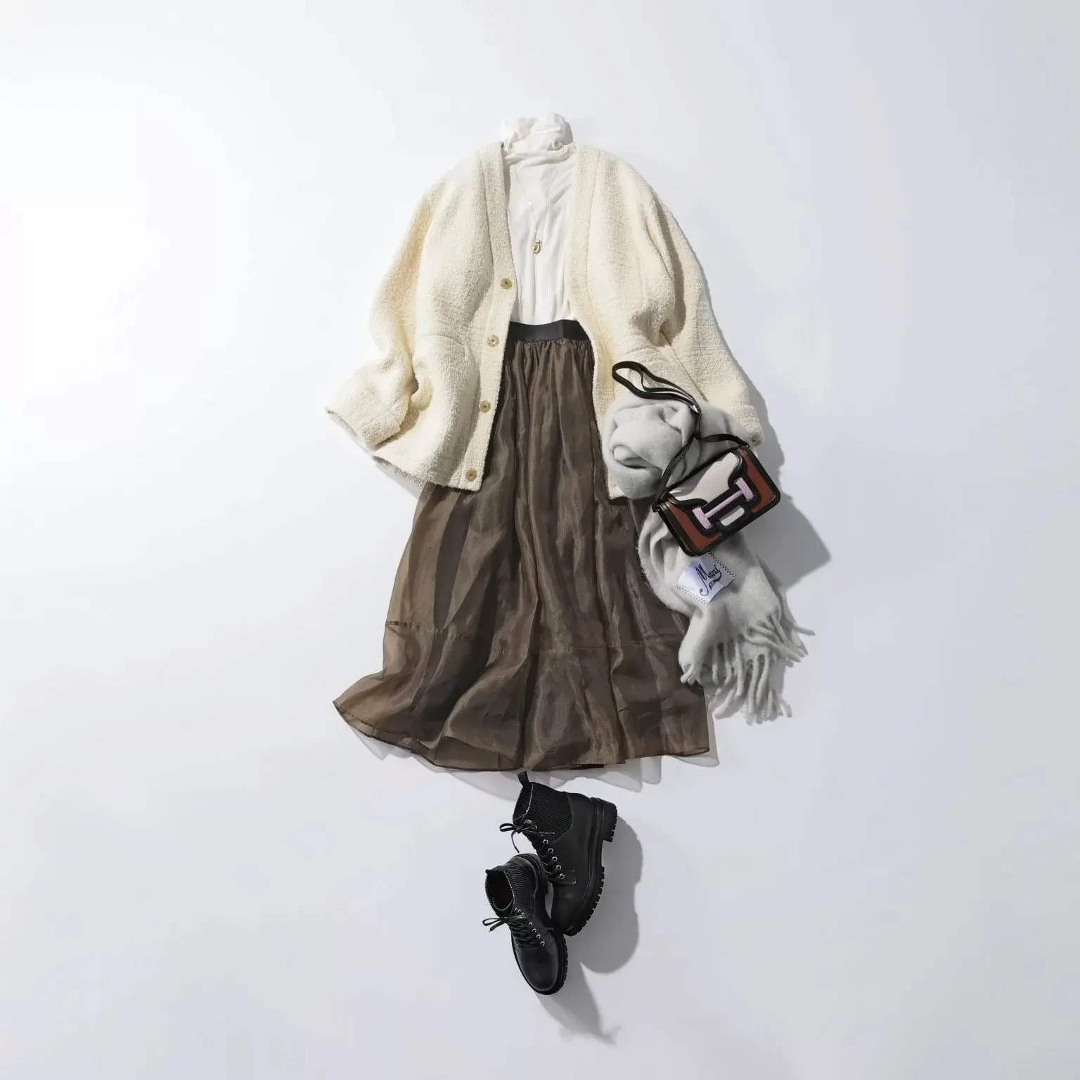 【50代 ファッション】 年末年始のイベントに活躍！「集う日」の最旬リッチな冬スタイル7選_1_11