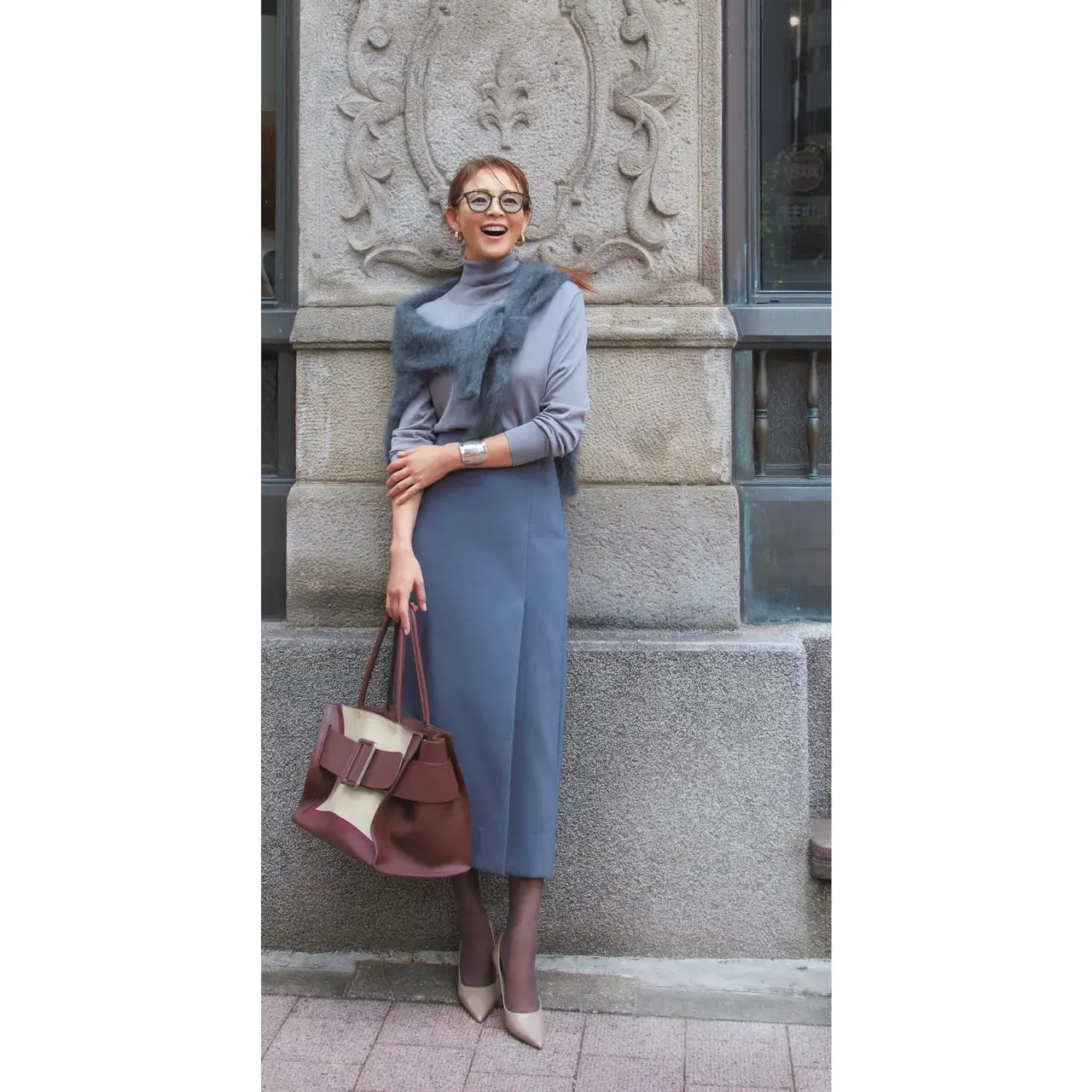 端正なIシルエットコーデに、ふんわりニットで甘さを添えて。気温13℃