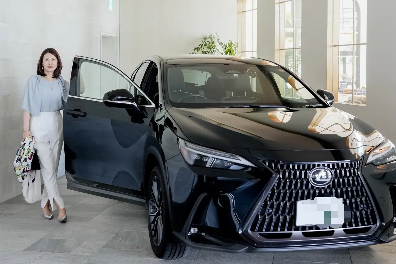 エクラ華組小林五月子さんの愛車「レクサスNX」