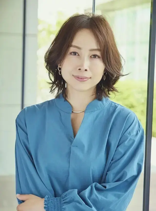 50代に人気上昇中！爽やかで女性らしい「夏のミディアムヘア」46選