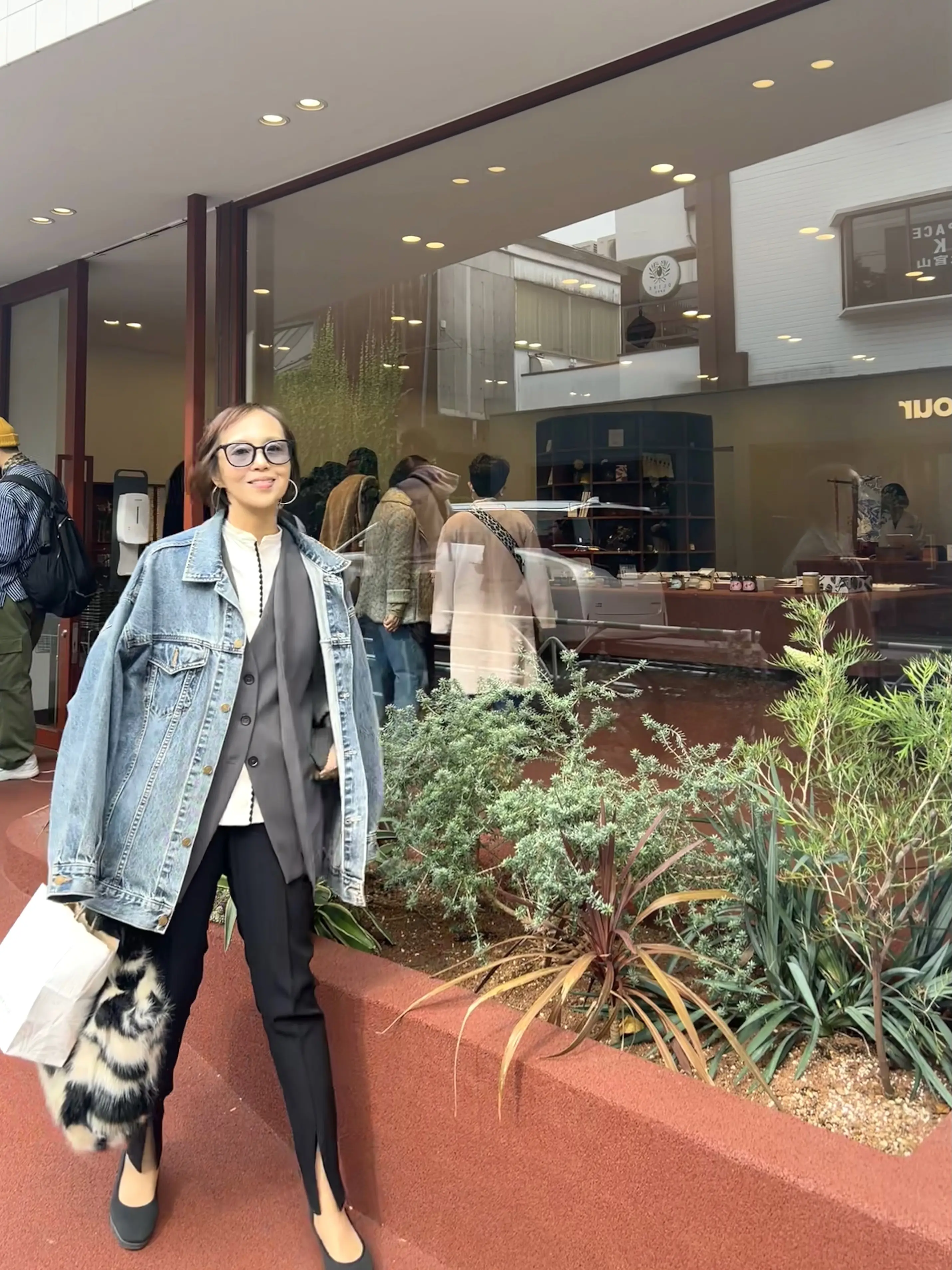 代官山ファッション　代官山　アラフィフファッション　アラフィフコーデ　アラカンファッション　アラカンコーデ　代官山キャラメル　numbersugar