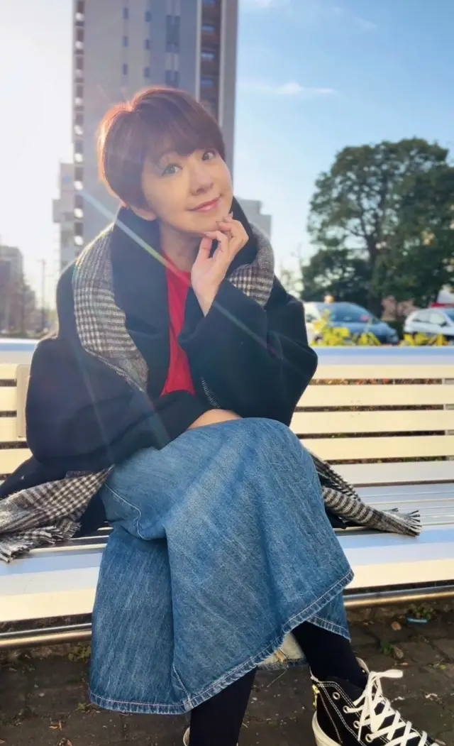 一月のヘアスタイルは前髪を軽くして抜け感のあるひし形シルエットのショートヘア_1_3