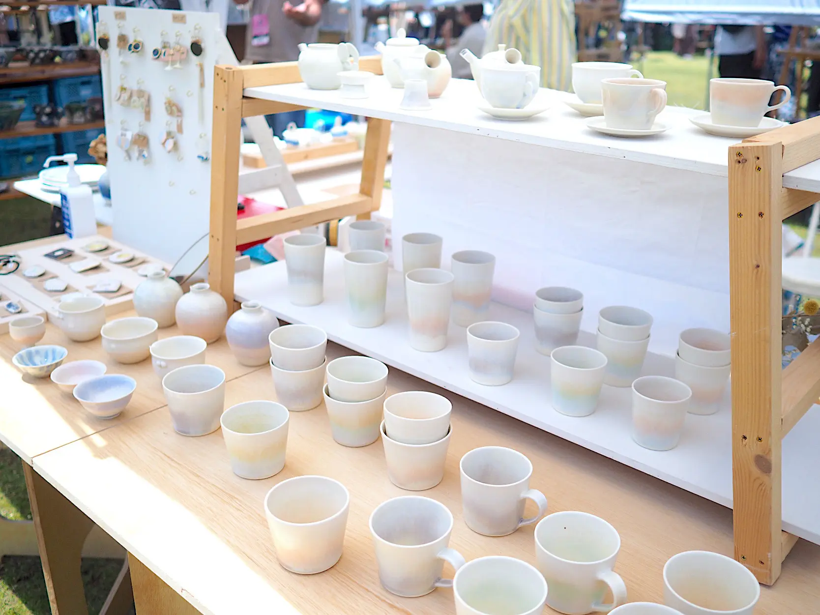 ヤンセン三好史織　愛知県常滑市で器・茶器・花器をメインに制作。