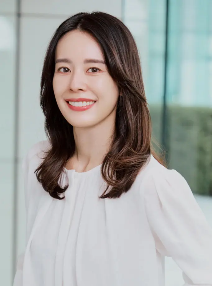 Webエクラ 前から見たセミロングヘアスタイル