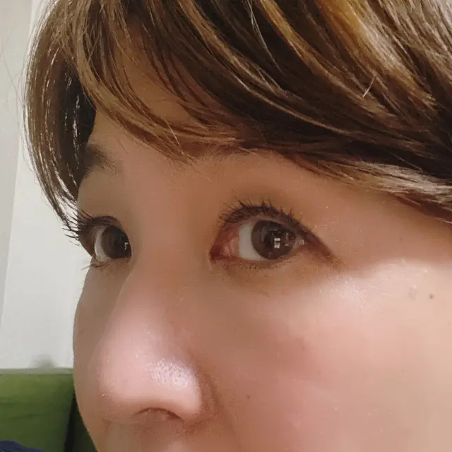 大人ショートに映えるまつげ。髪と目元でつくる、私らしい“軽やかさ”_1_11