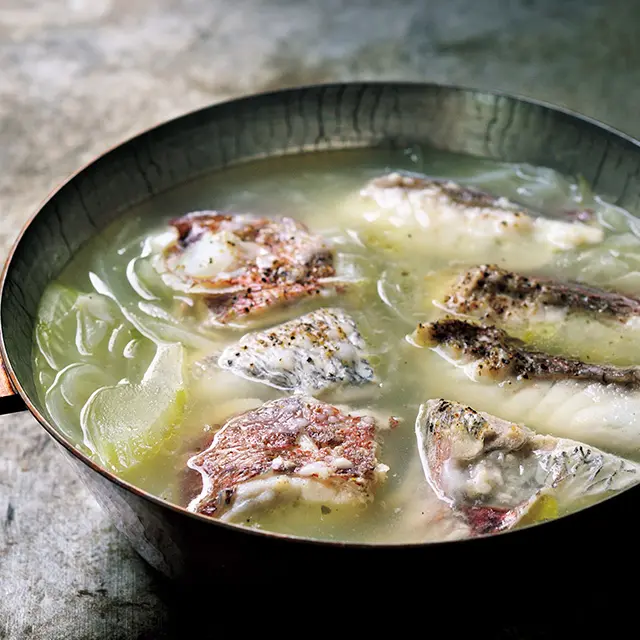 白身魚、セロリ、玉ねぎの鍋