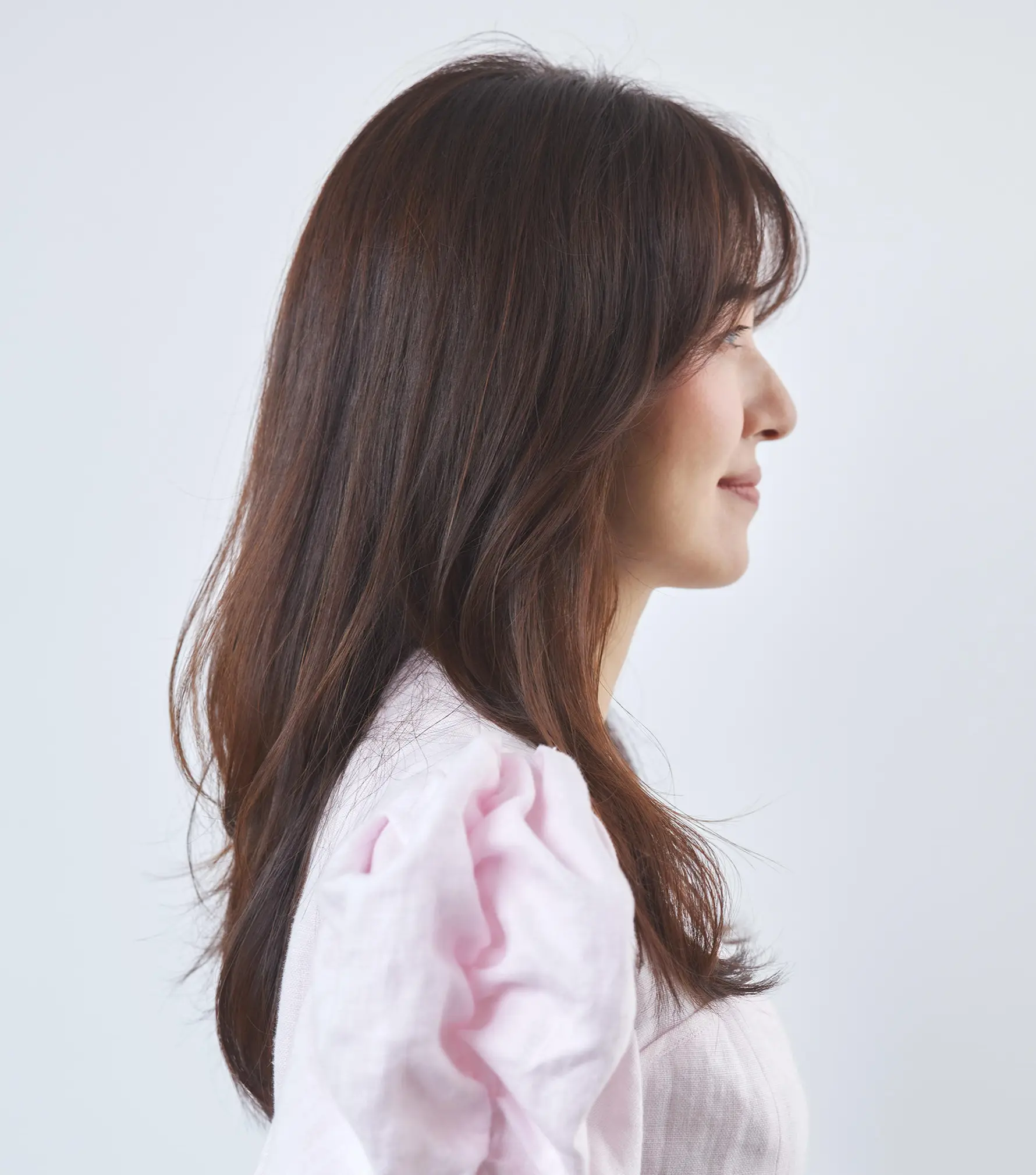 Webエクラ 横から見たセミロングヘアスタイル