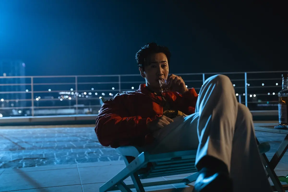 『捏造された都市』のイ・グァンス