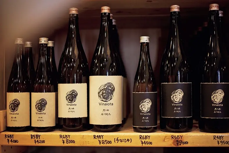 大人のひとり旅　美食　つくば　イタリアンワイン　ただ商店　自社農場で栽培したチヨニ シキ米を大洗町「月の井酒造」で醸すオリジ ナル日本酒。太田さんと杜氏の石川達也さん の、酒のジャンルを超えた哲学の共有から始 まった取り組み