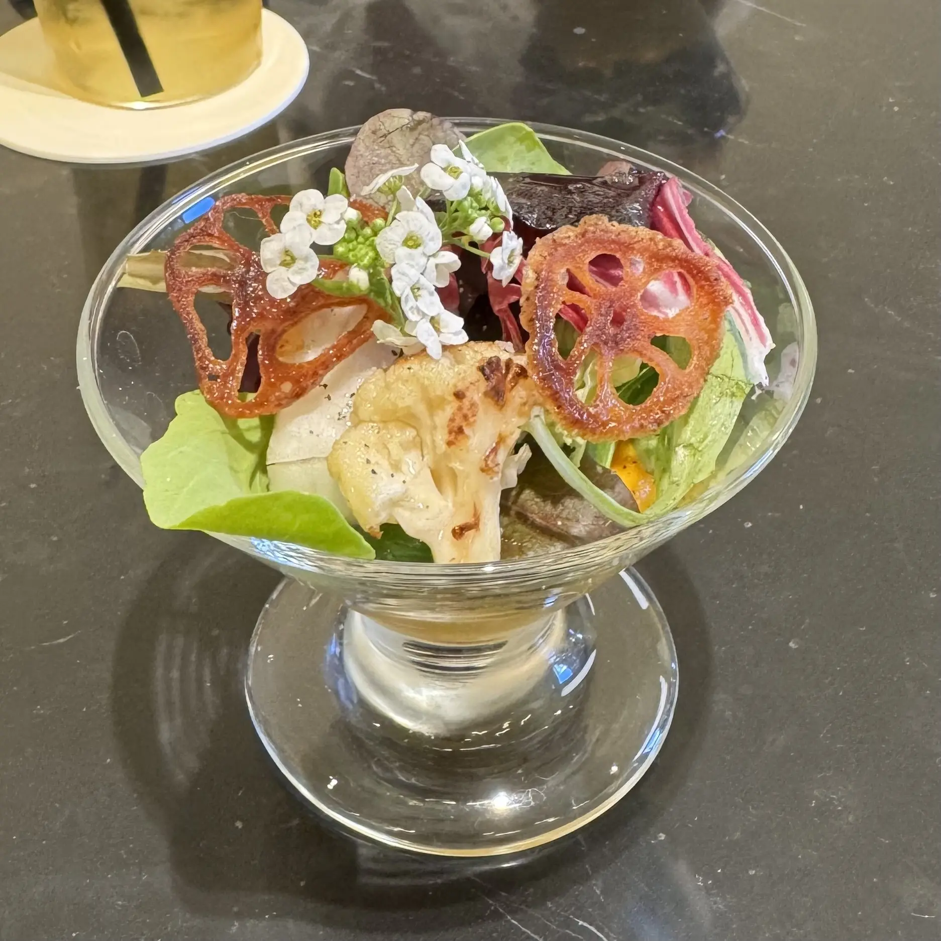 老け見えしないファーコーデで、今年最後の自分へのご褒美ランチ_1_3-2