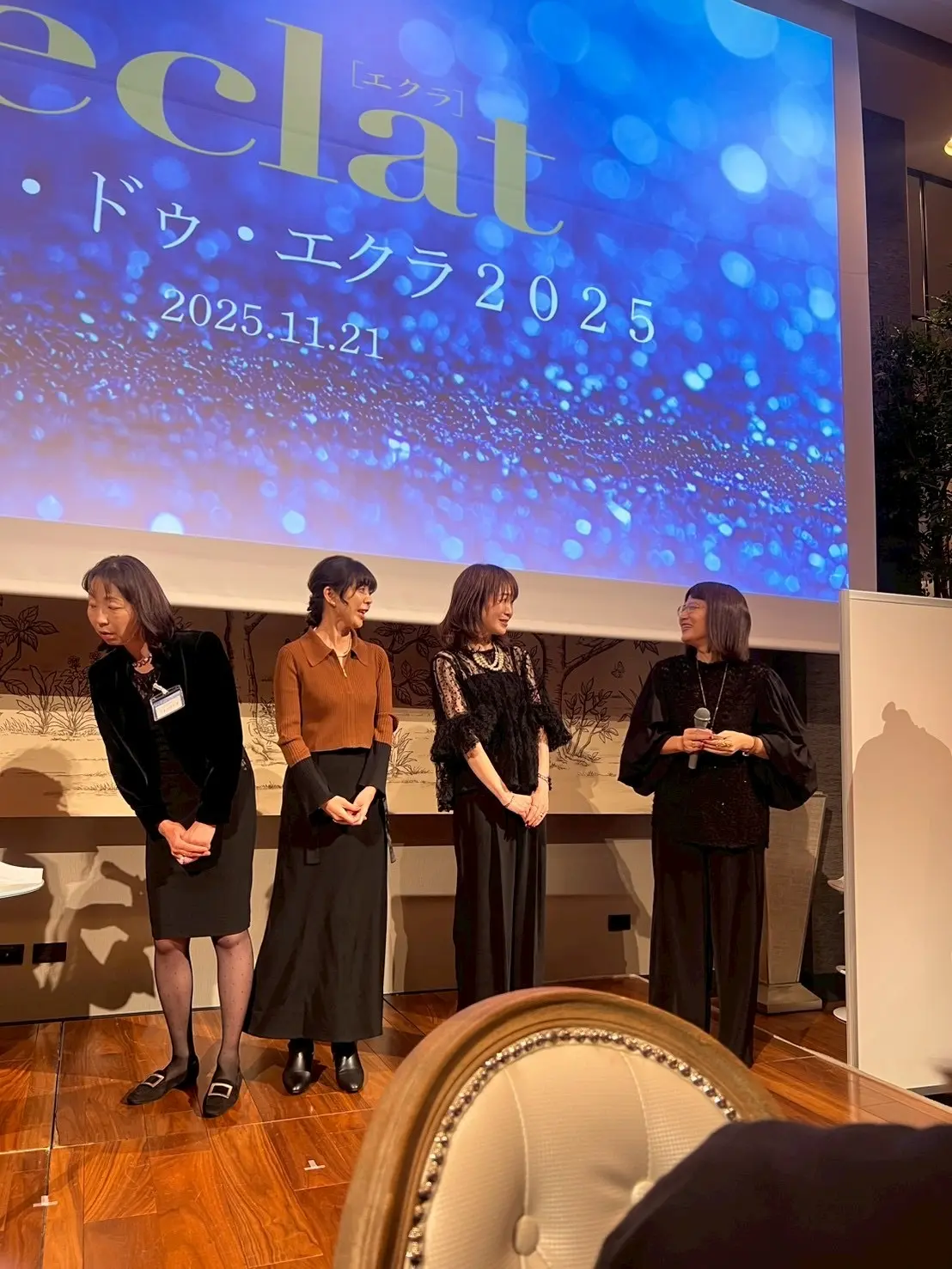 黒×刺繍ブラウスで éclat主催のパーティ「ソワレ・ドゥ・エクラ」へ_1_13-1