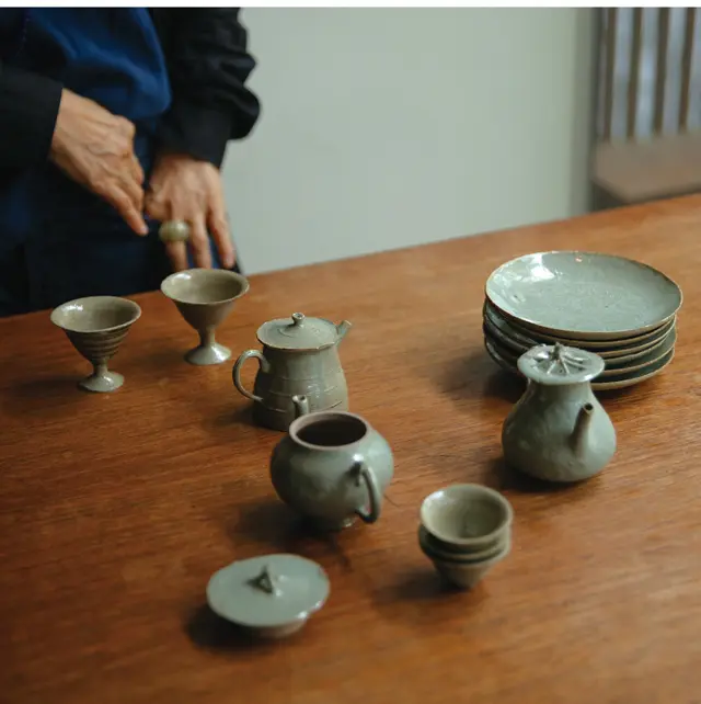 チョ氏の茶杯W80,000〜、急須W750,000〜