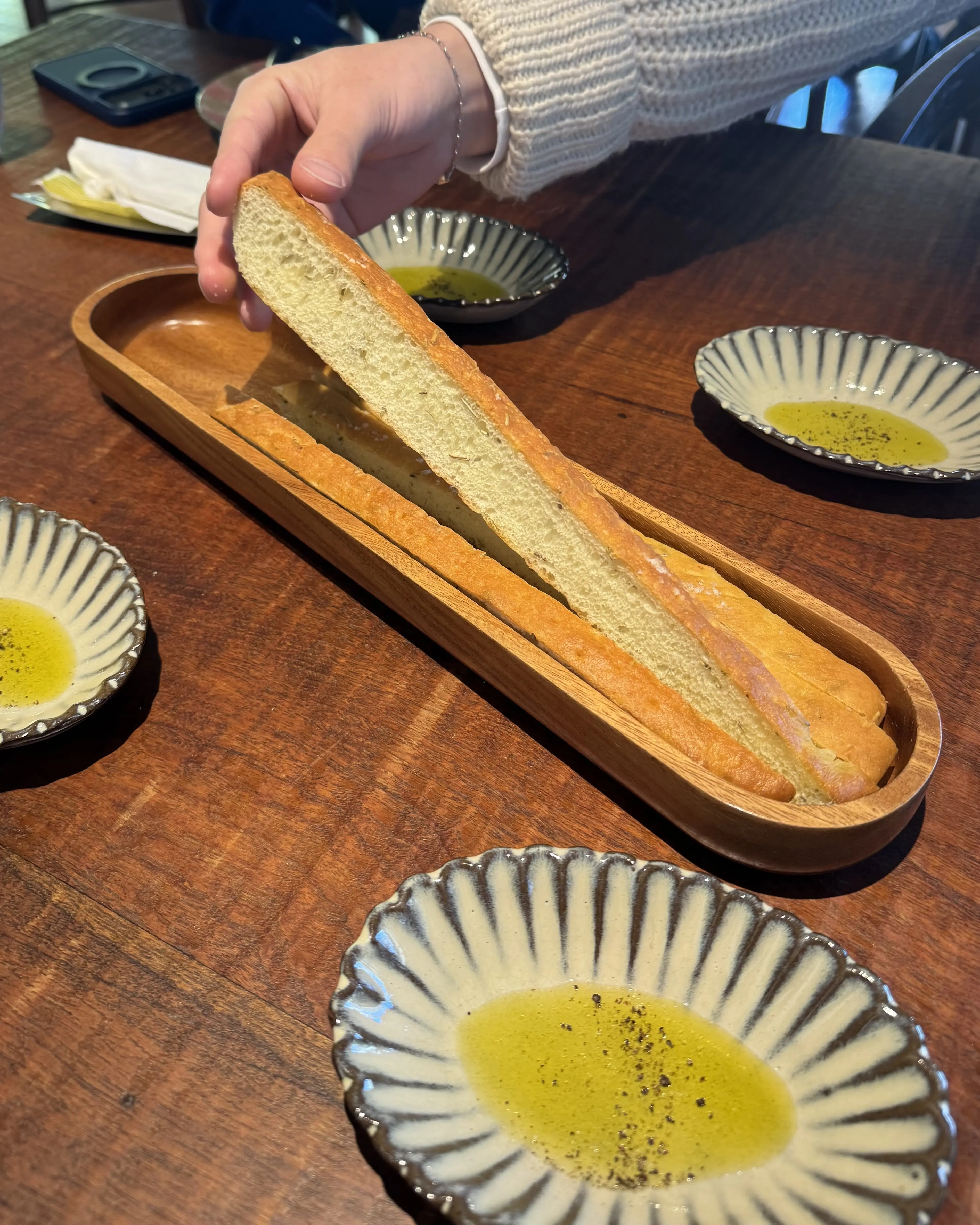 食事の時間も、街歩きも品よく。大人のムートンコート着回し【2日目】_1_2-2