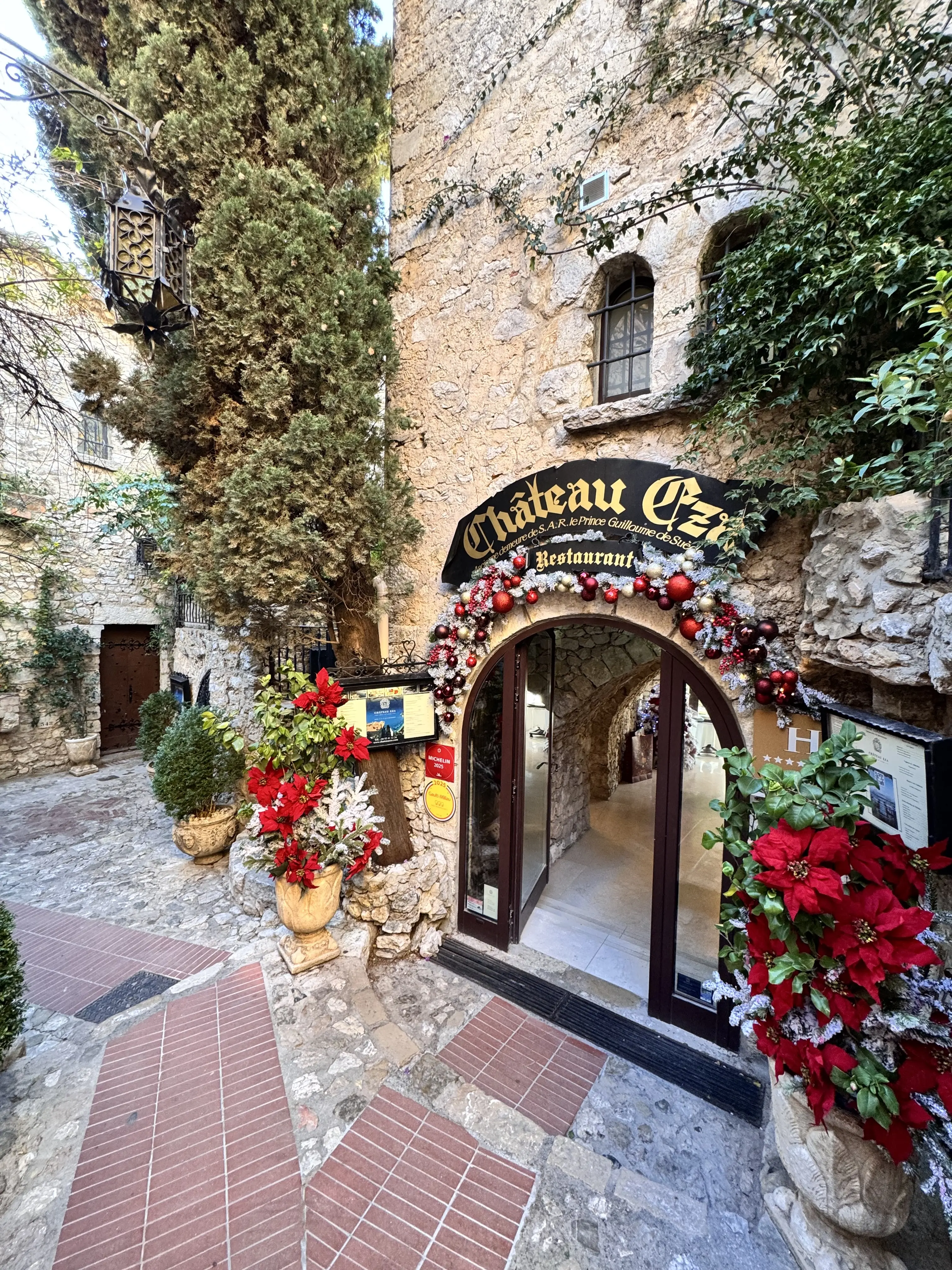 動きやすさと上品さを叶える旅先ランチコーデ🇫🇷話題のフランスエズ村へ_1_7