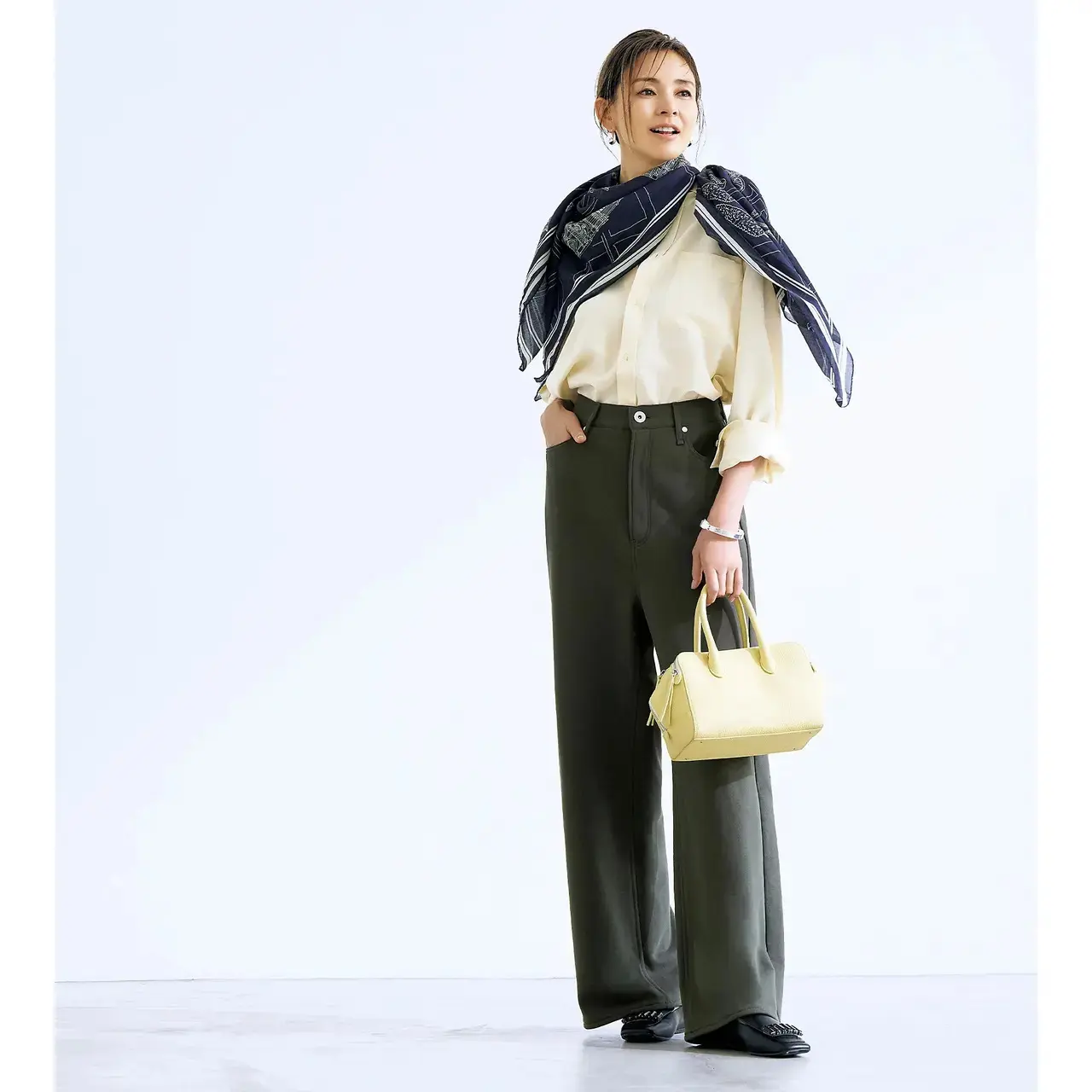 カジュアルすぎない、大人のためのスウェットパンツ