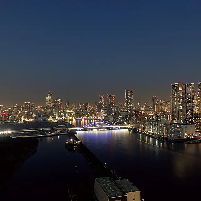 隅田川を俯瞰する夜景もほかにはないビュー。
