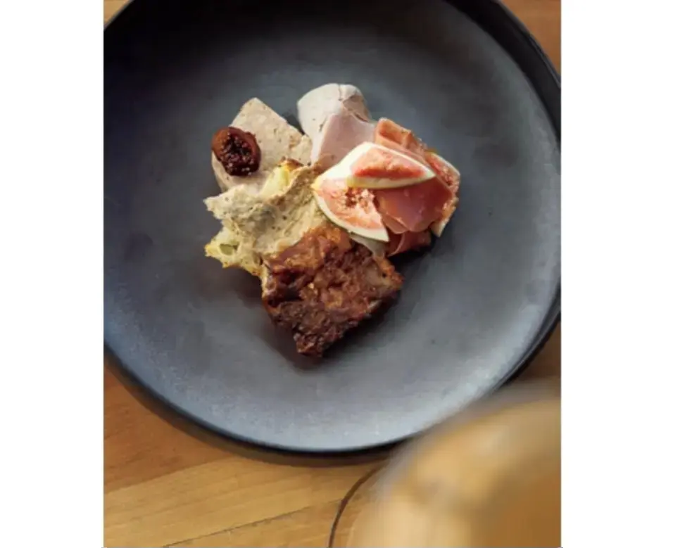 パテや生ハム、テリーヌなどの自家製シャルキュトリの盛り合わせ ￥1,000