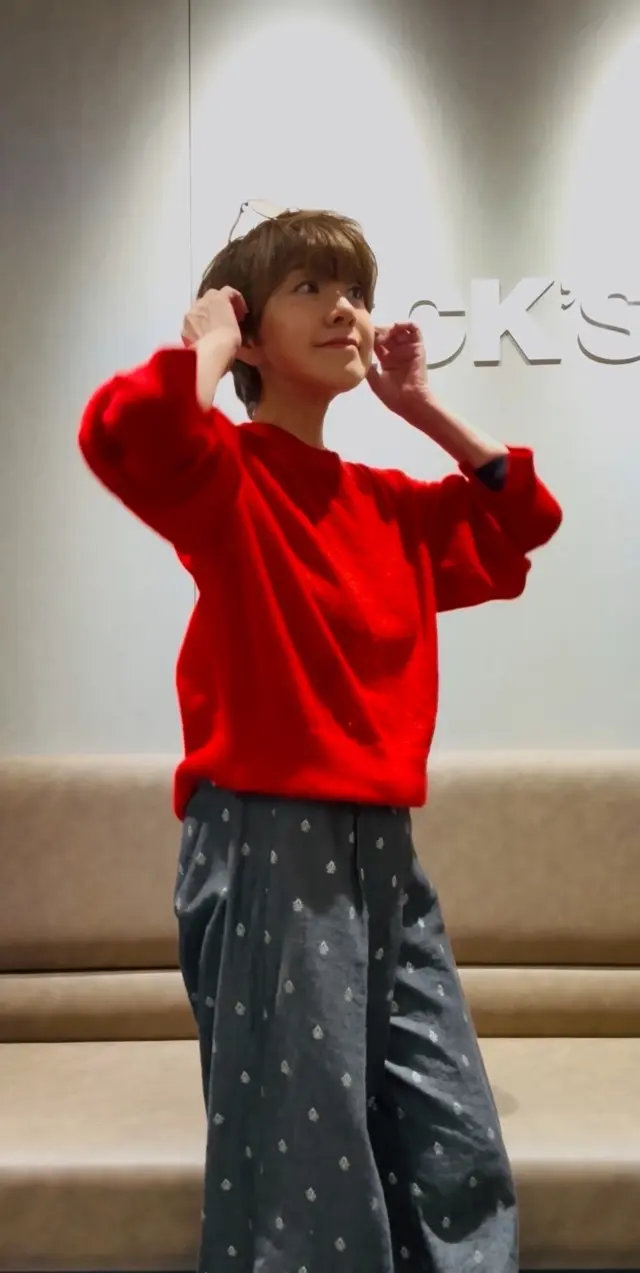 冬は赤ニットで早くもクリスマス気分！_1_5