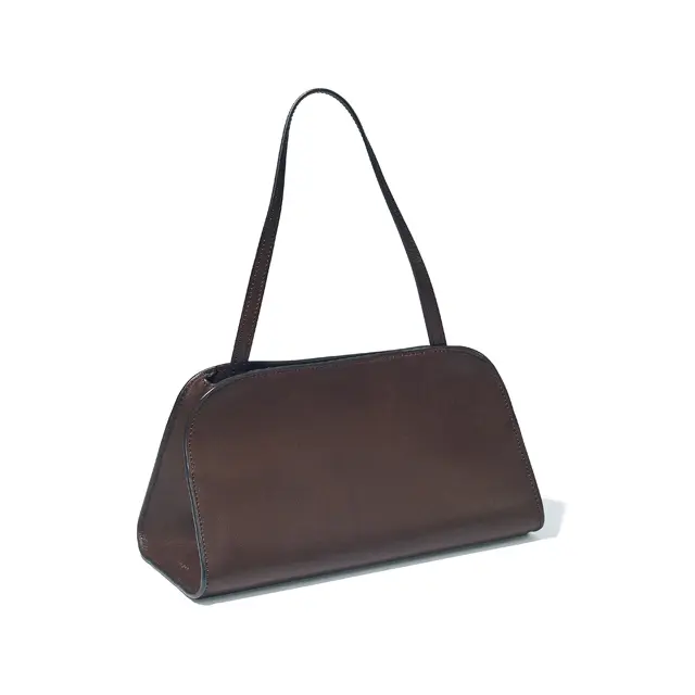 自在なデザインが新鮮！「ザ・ロウ」ほか大人の最旬バッグ | Web eclat