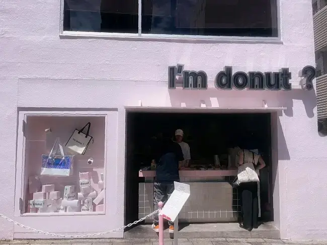  行列の絶えない&quot;i&#039;m donuts？&quot;表参道店