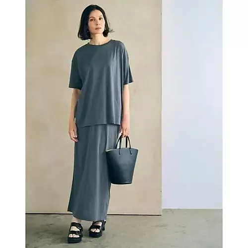 【50代 Tシャツ】気温30度 大人に似合う「上質Tシャツ」おすすめコーデ20選_1_13