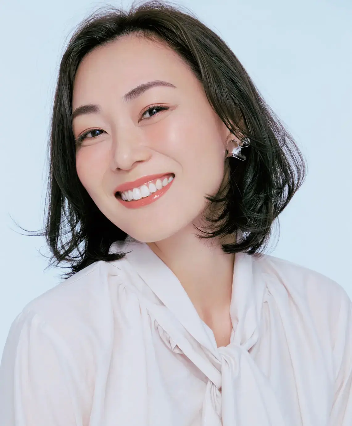 白髪率が高い人におすすめ。抜け感もかなうおしゃれな“透明感演出カーキ”【人気ヘアサロンの最旬明るめカラー】