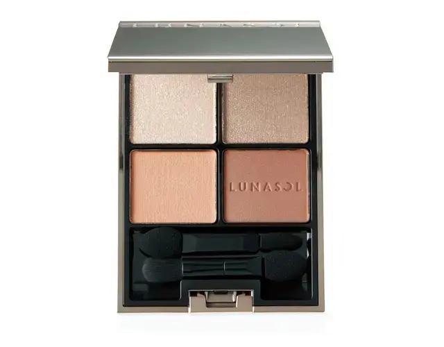 ルナソル アイカラーレーション18 ￥6,820／カネボウ化粧品