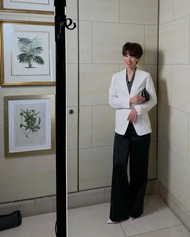 白ジャケットコーデ