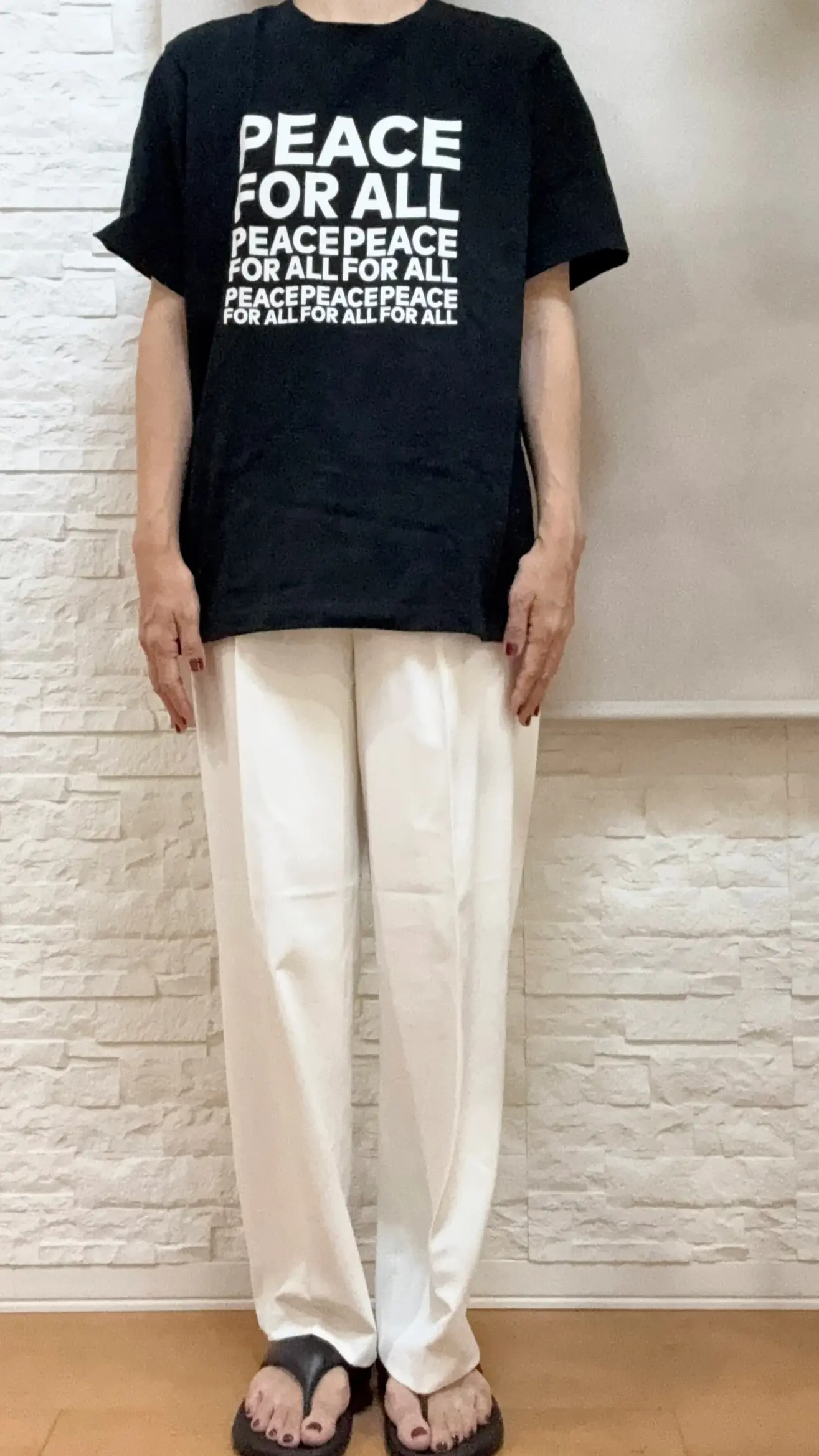 ユニクロ　タックワイドパンツ　佐藤可士和さん　モノトーンコーデ