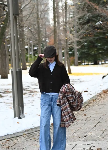 UNIQLO and JW ANDERSON オックスフォードシャツ＆スフレヤーンショートカーディガンにデニムを合わせてコーディネートしました