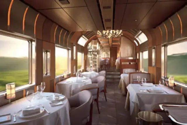 「DINING しきしま」では、総料理長のディナーを楽しめるのをはじめ、行く先々の名店のシェフや料理人が乗り込んで料理を提供