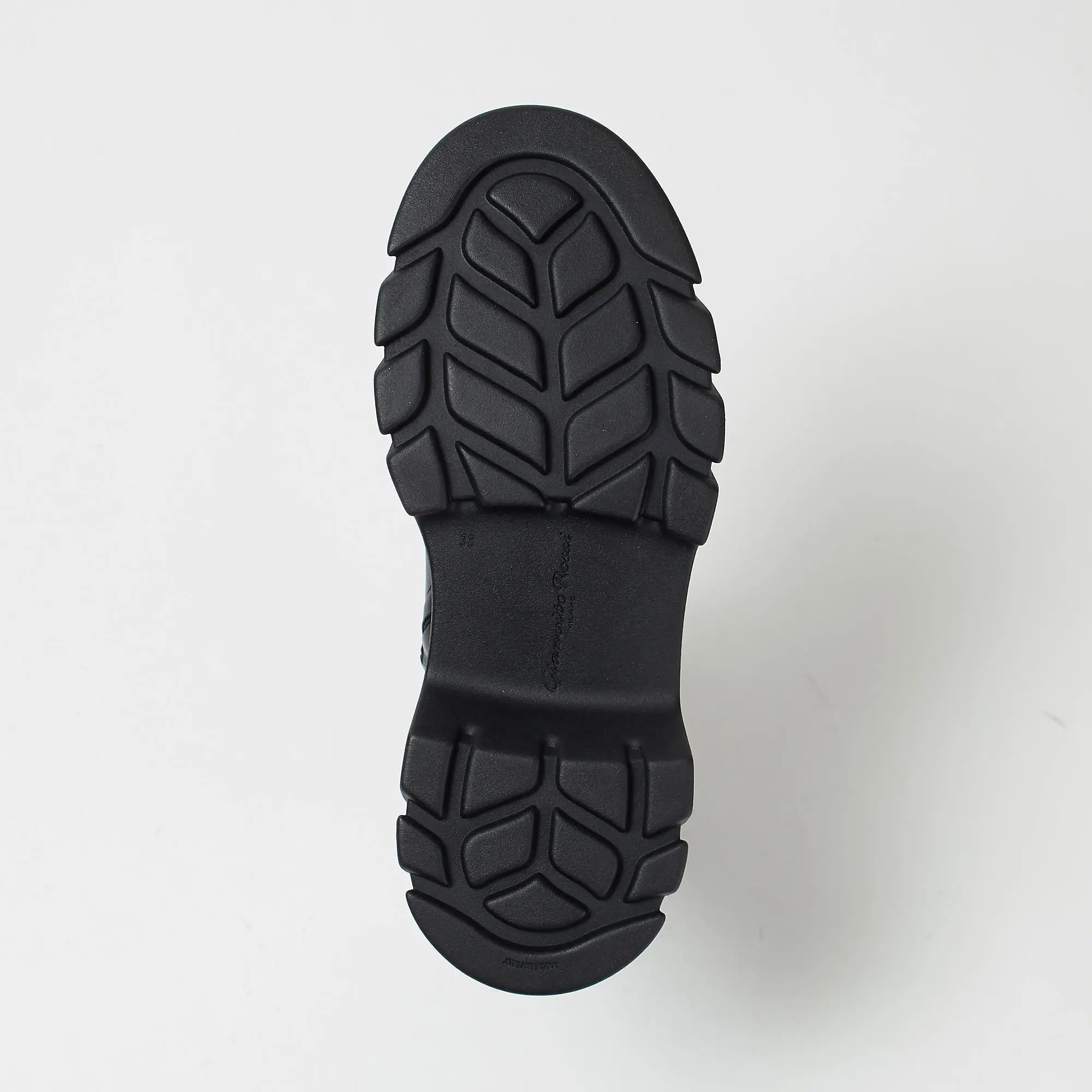 軽量でほっそり見えもかなう大人の快適ブーツ「Gianvito Rossi」のコンバットブーツ_1_4