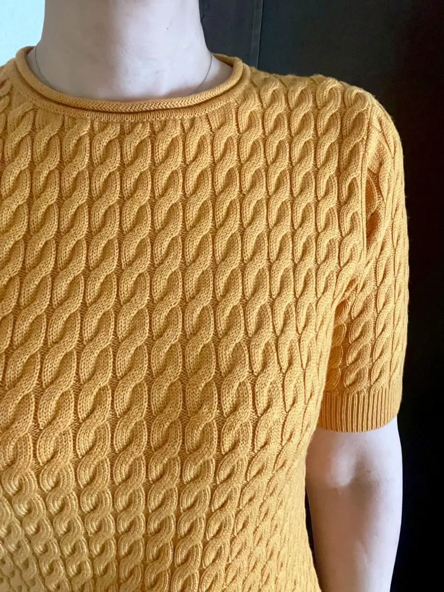 ジュンコシマダの半袖ニット着用画