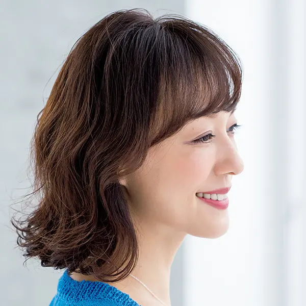 女性らしさと抜け感あふれる、パーマを駆使したふんわりボブヘア【50代髪型・ヘアスタイル】_1_1-2