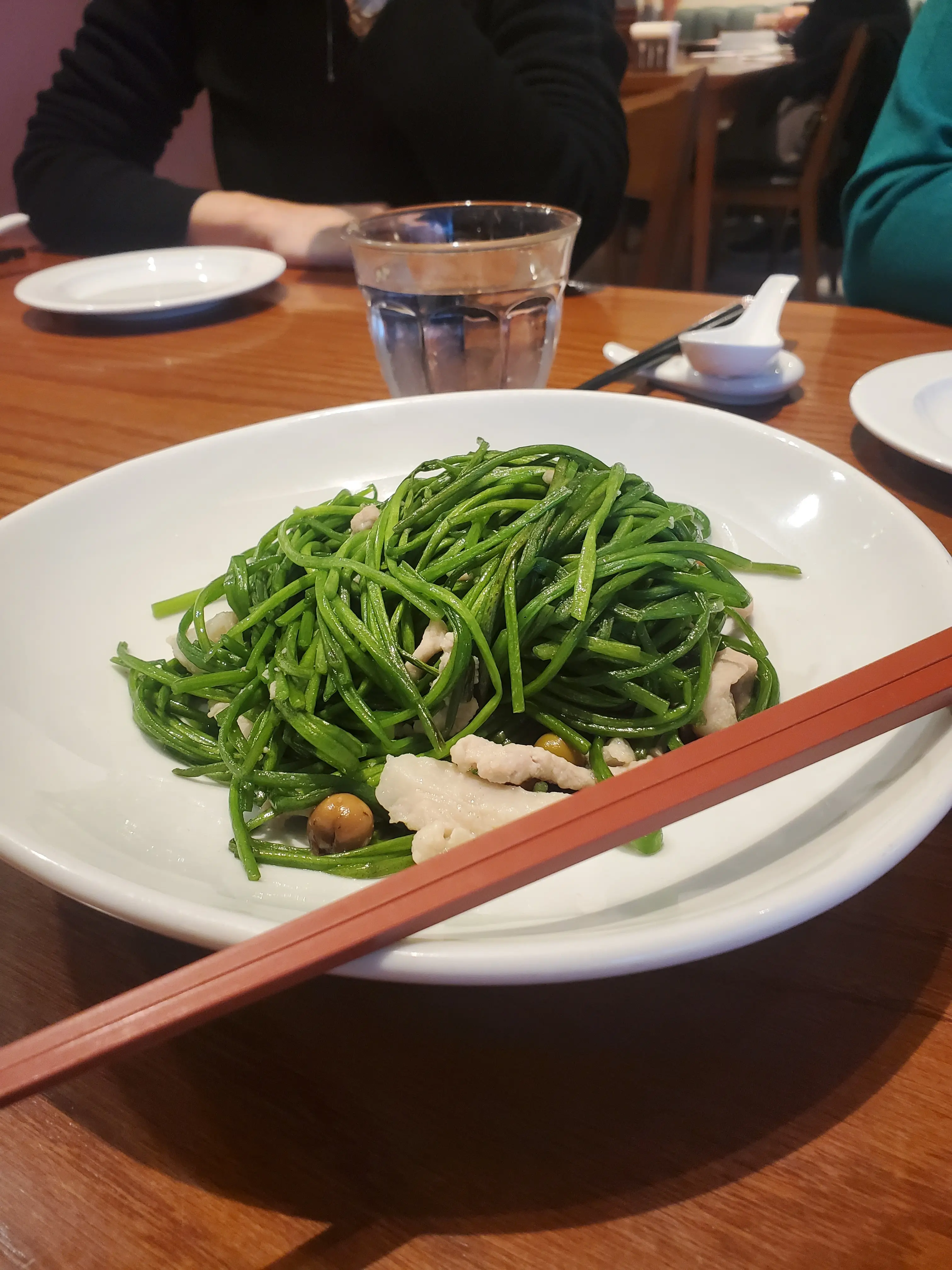 日常に便利なブルゾンでお出かけ、人気の本場台湾グルメを楽しむ休日_1_1-2