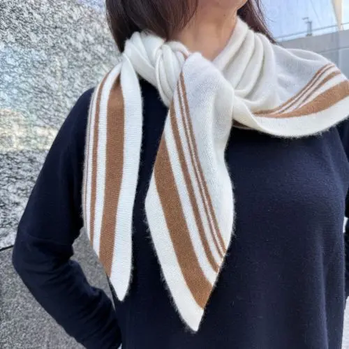  E by éclat カシミヤ三角ストール ￥18,700