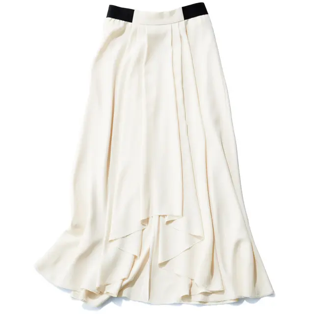 ルーム エイトの白ロングスカート