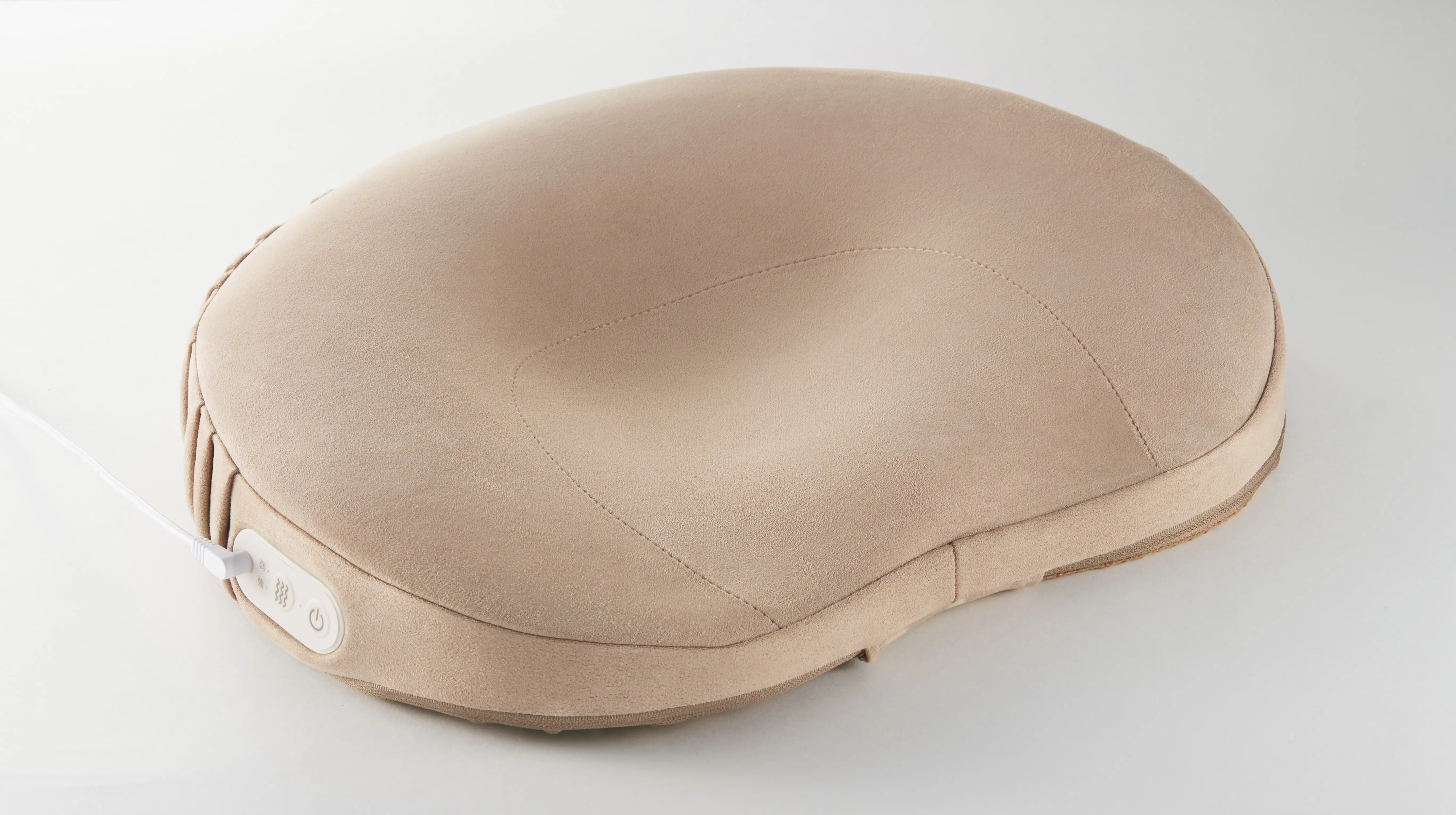 慢性便秘をやわらげるクッション型電位治療器　アテックスルルド フェムオンテック 暖クッション（AX-HK114br） ￥19800／アテックス