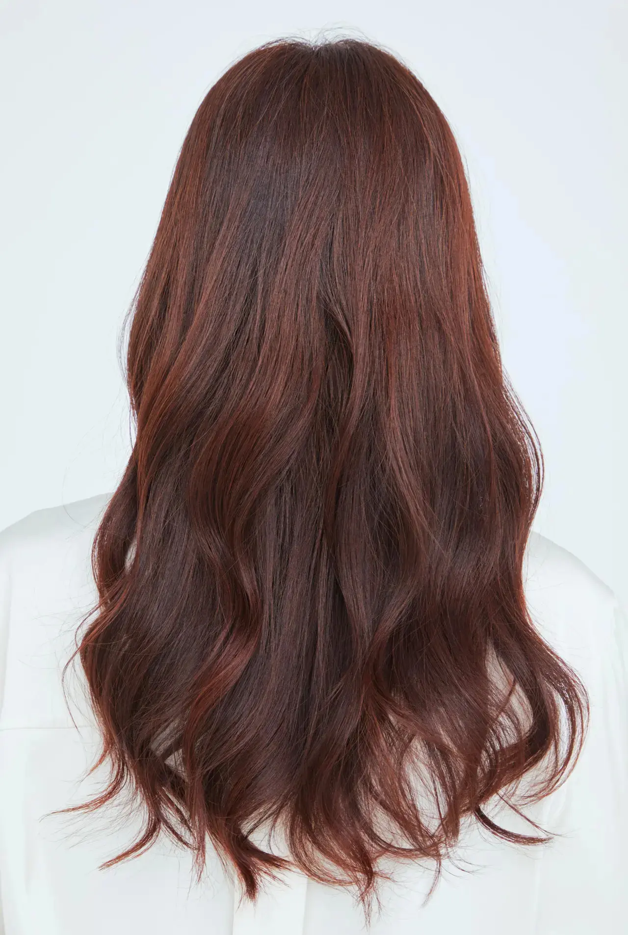 豊かなボリューム感が魅力！50代にふさわしいリュクスな巻き髪ロングヘア【50代髪型・ヘアスタイル】