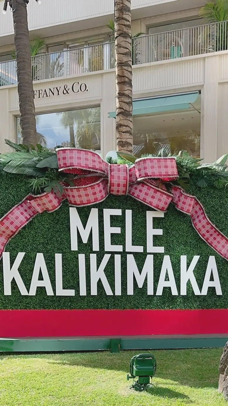 カラカウア通りのハワイ語看板