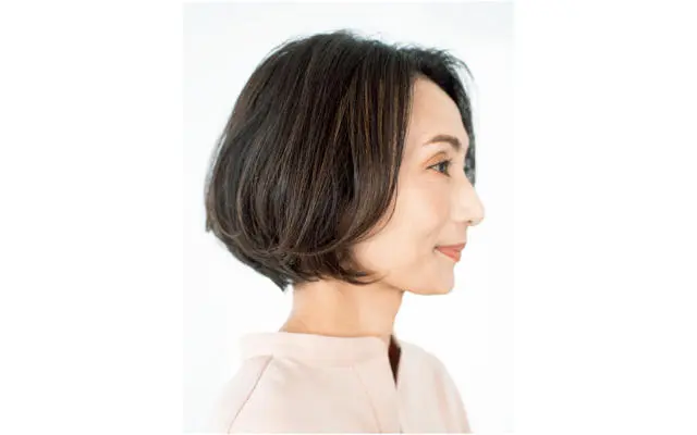 横から見たレイヤーボブヘアスタイル