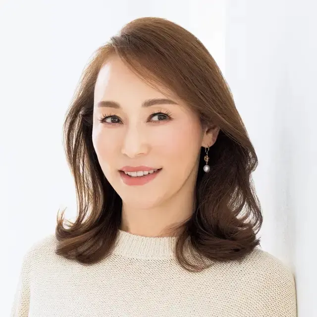 50代に人気上昇中！女らしくて可愛らしい「大人のミディアムヘア」49選