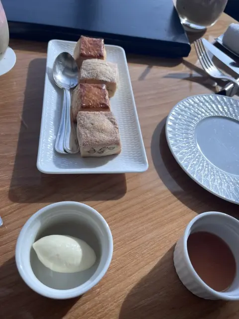 スコーンとクロテッドクリーム＆ジャム