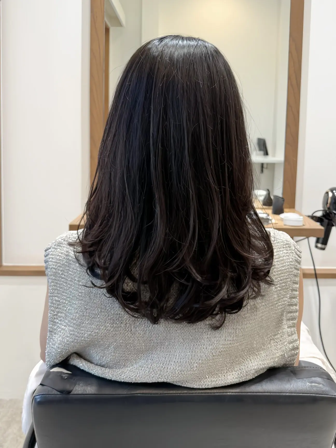 【50代ヘアスタイル】ほどよい抜け感があるミディアムヘアni♪_1_7
